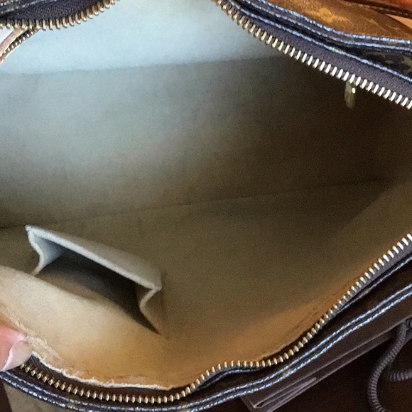 Louis Vuitton GM Looping Bag - Picture 10 of 16